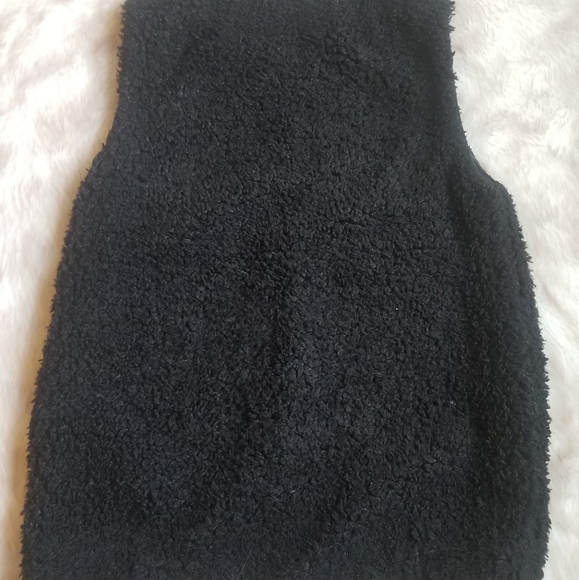SOLD Sizes s aritzia sherpa vest - Picture 4 of 4